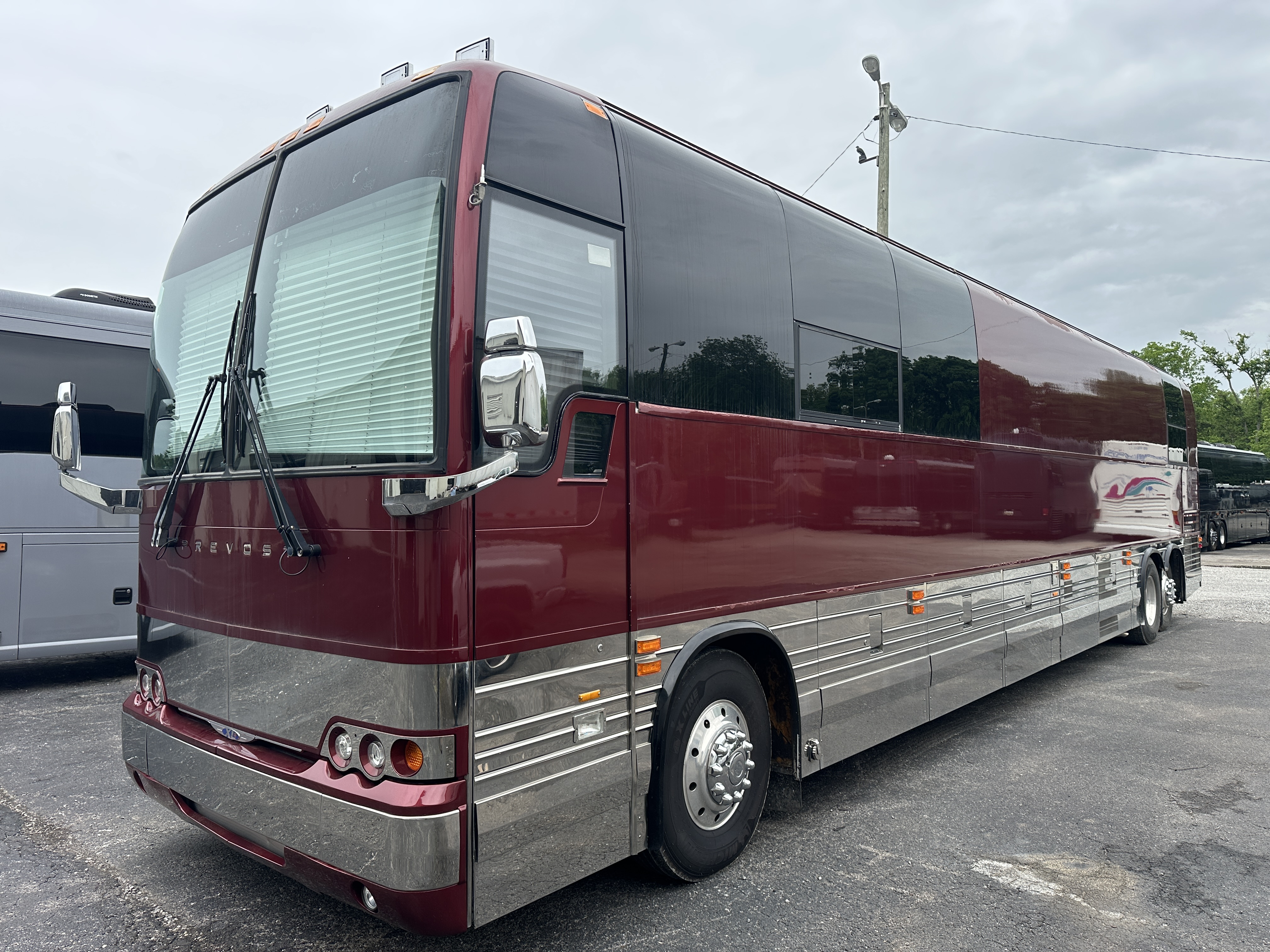 featured bus photo of Horizon