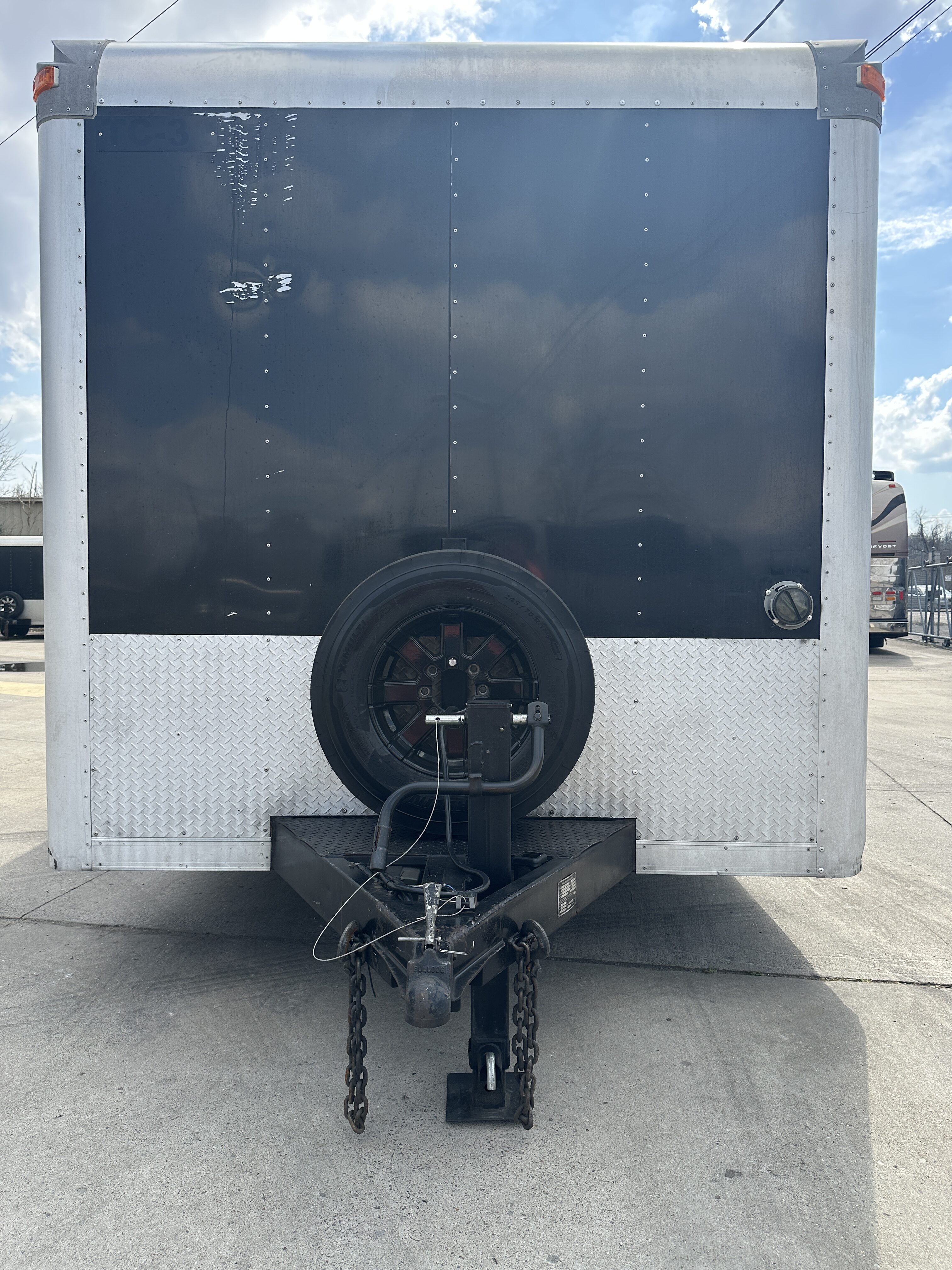 featured bus photo of Used Trailer #9032