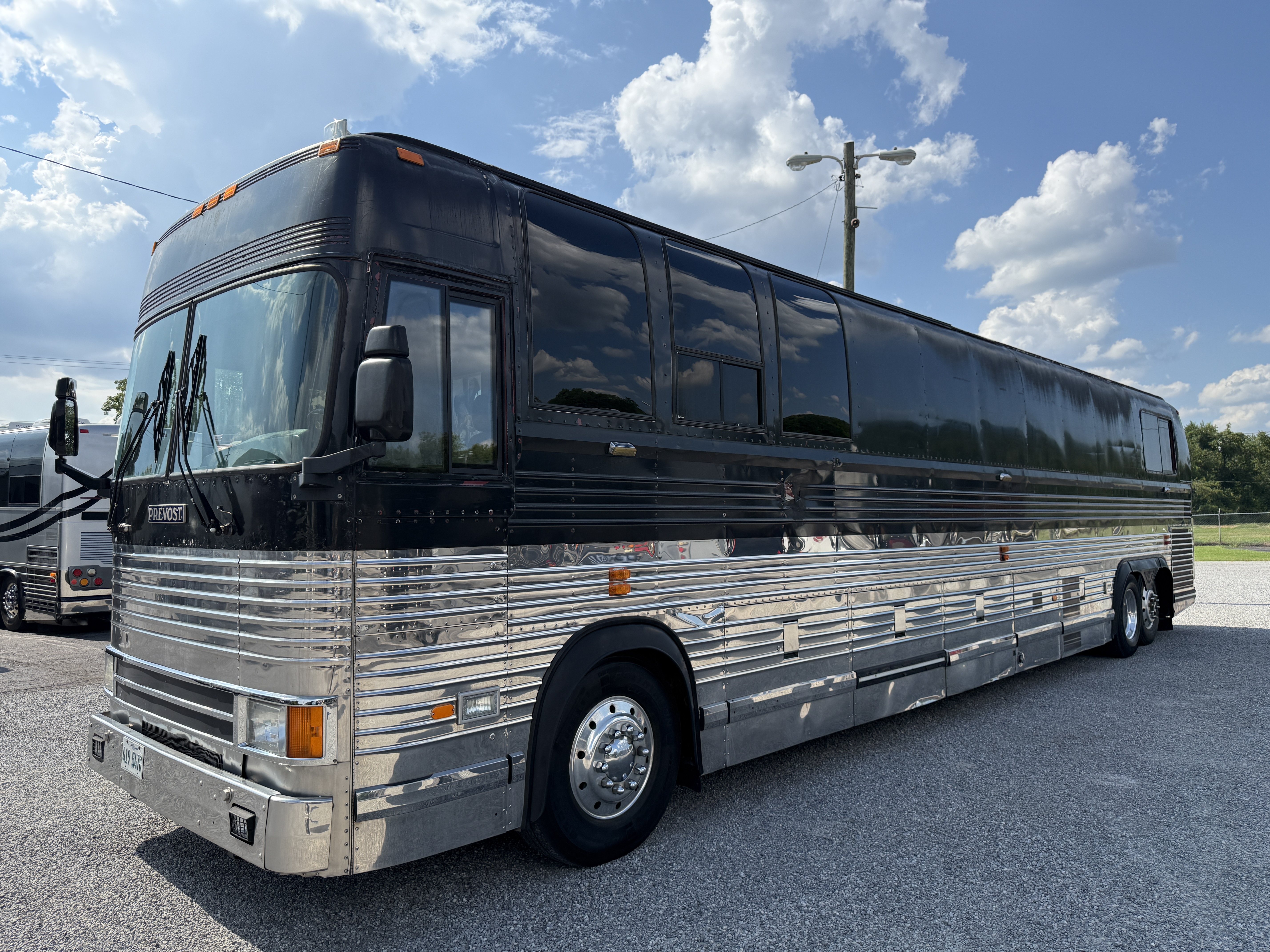 featured bus photo of Resilience