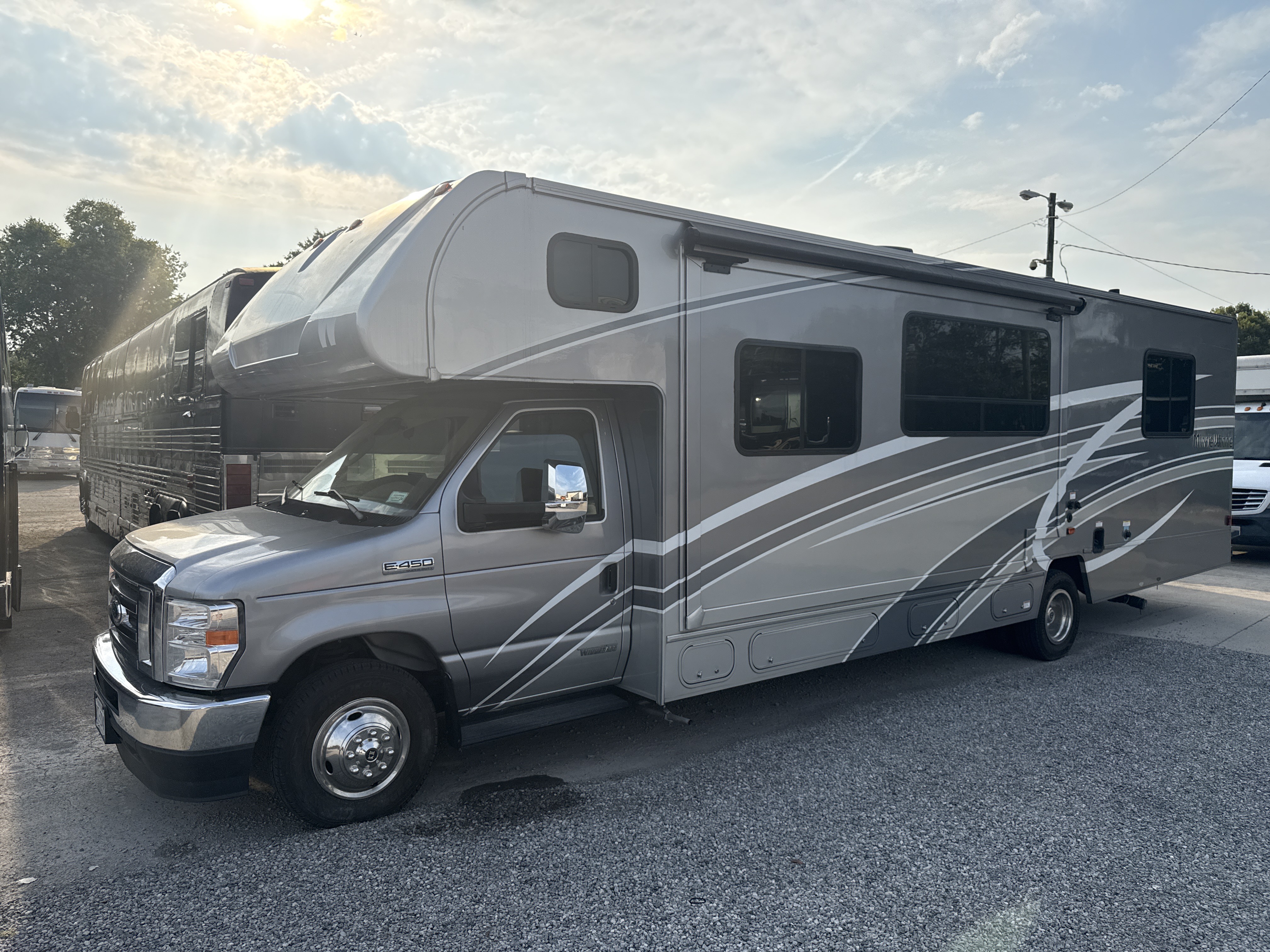 featured bus photo of Minnie Winnie