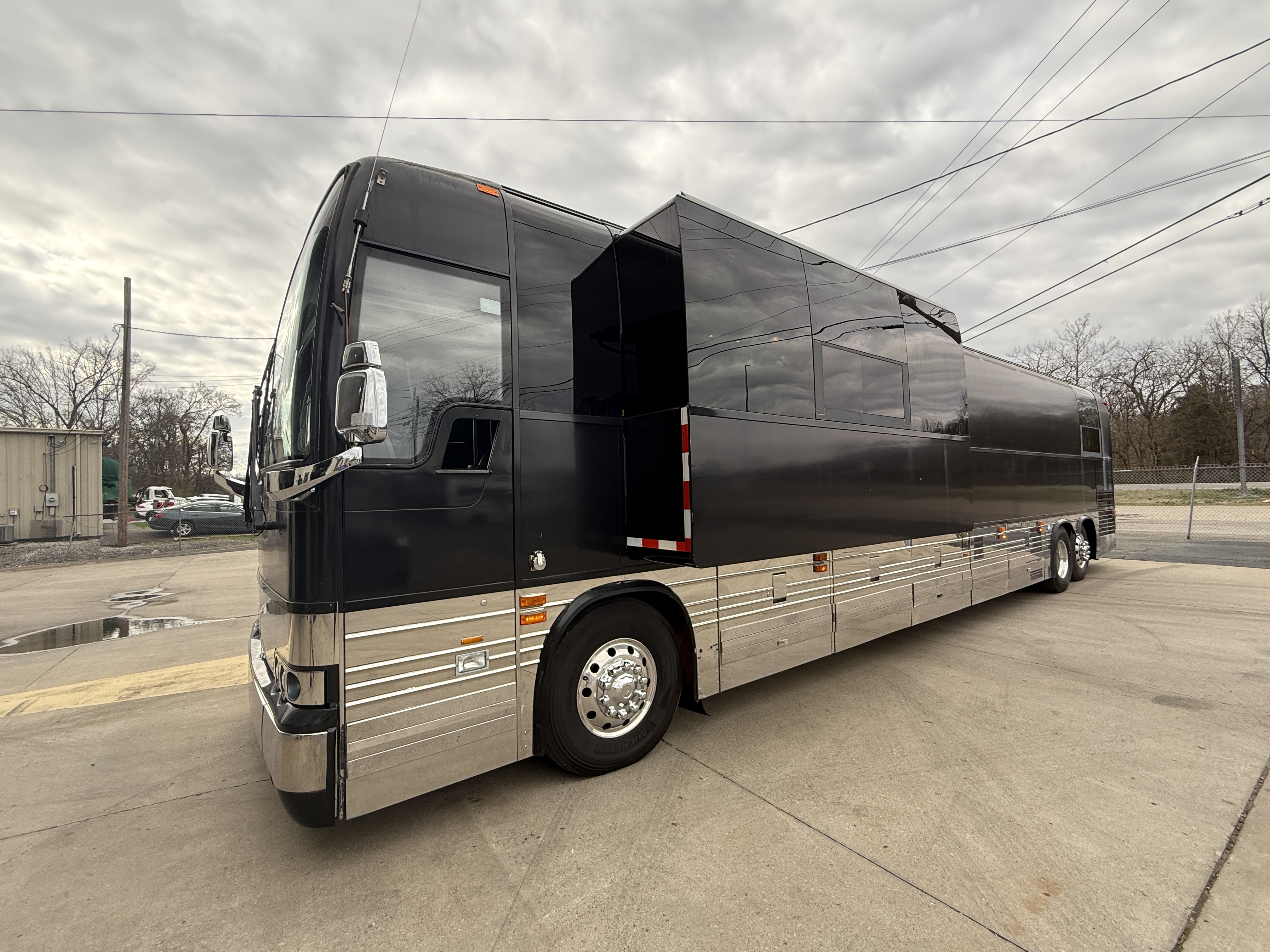 featured bus photo of Sooner