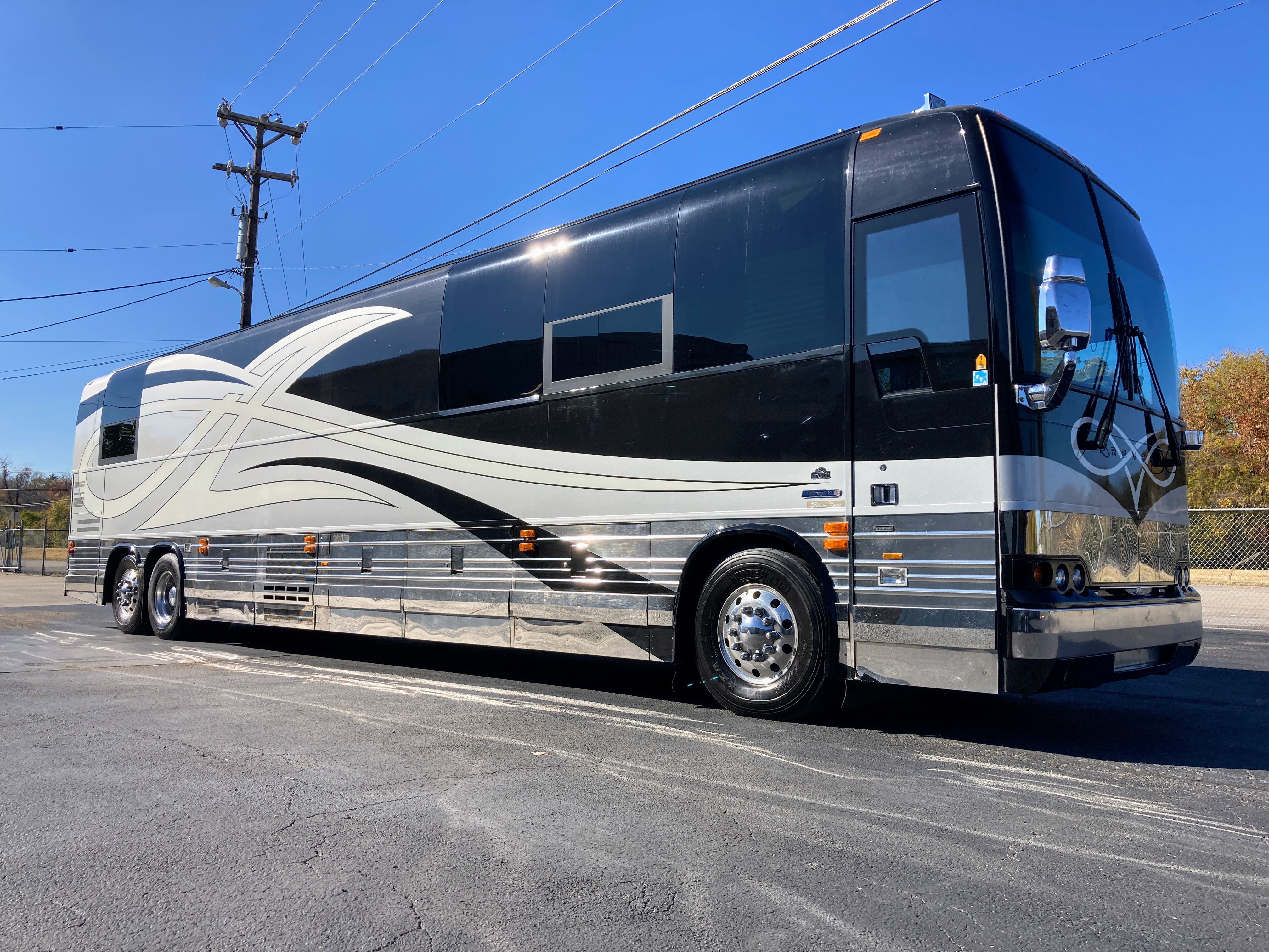 featured bus photo of Silver Streak