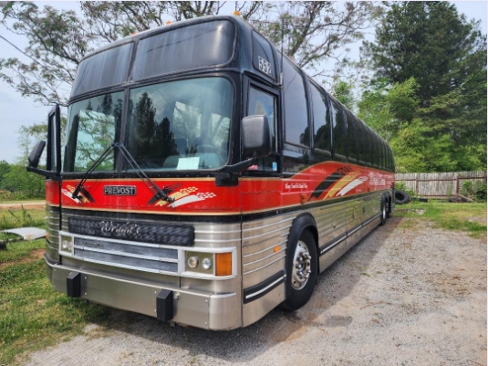 featured bus photo of Red Silver