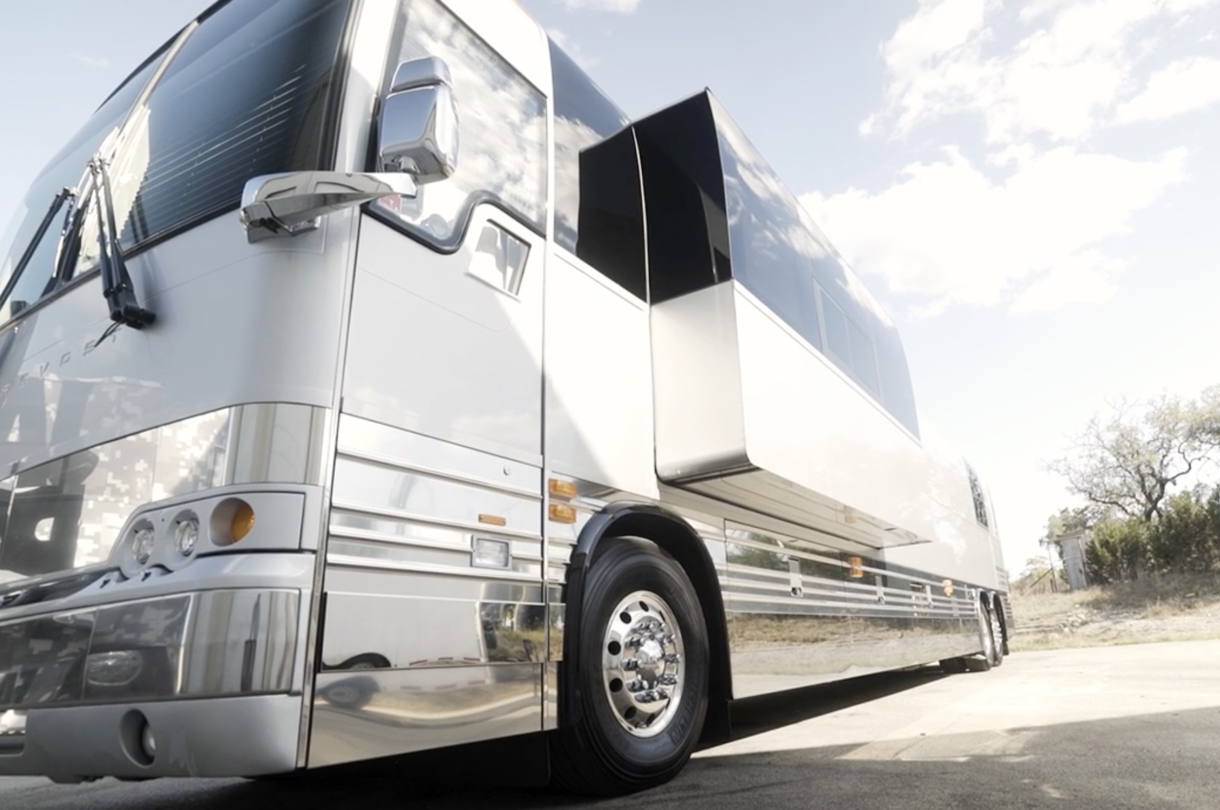 featured bus photo of RH86