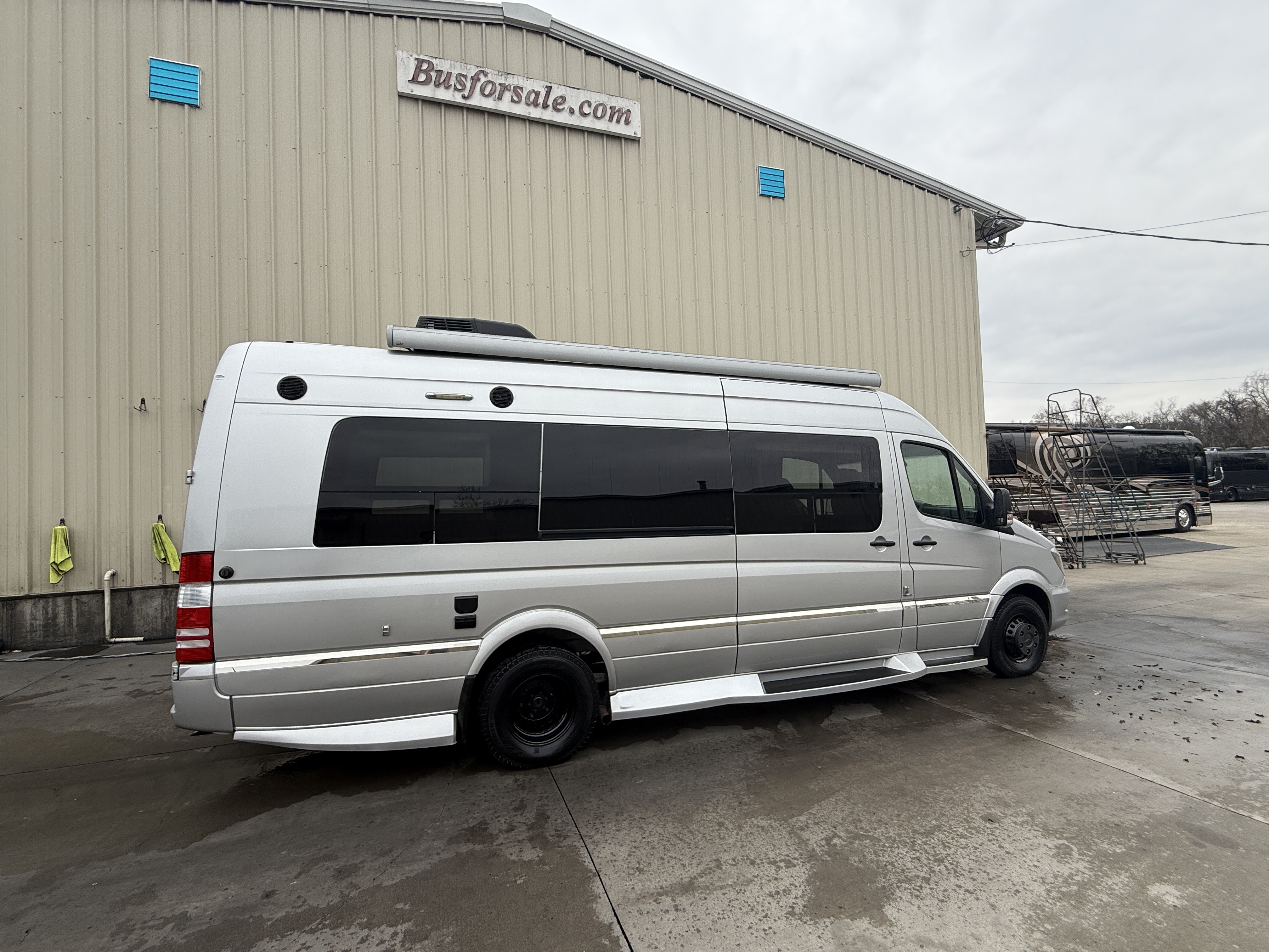 featured bus photo of MR4118