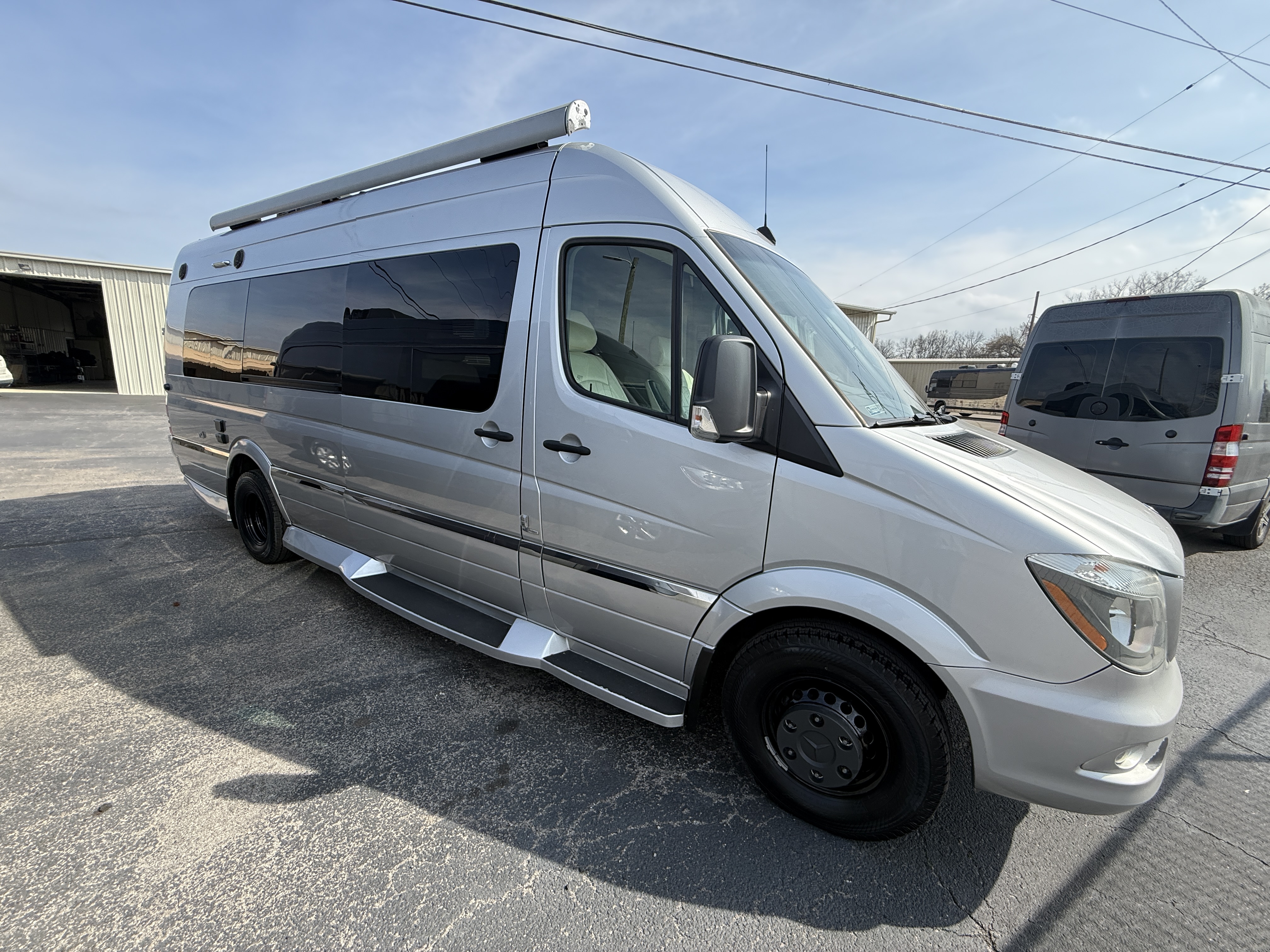 featured bus photo of MR4118