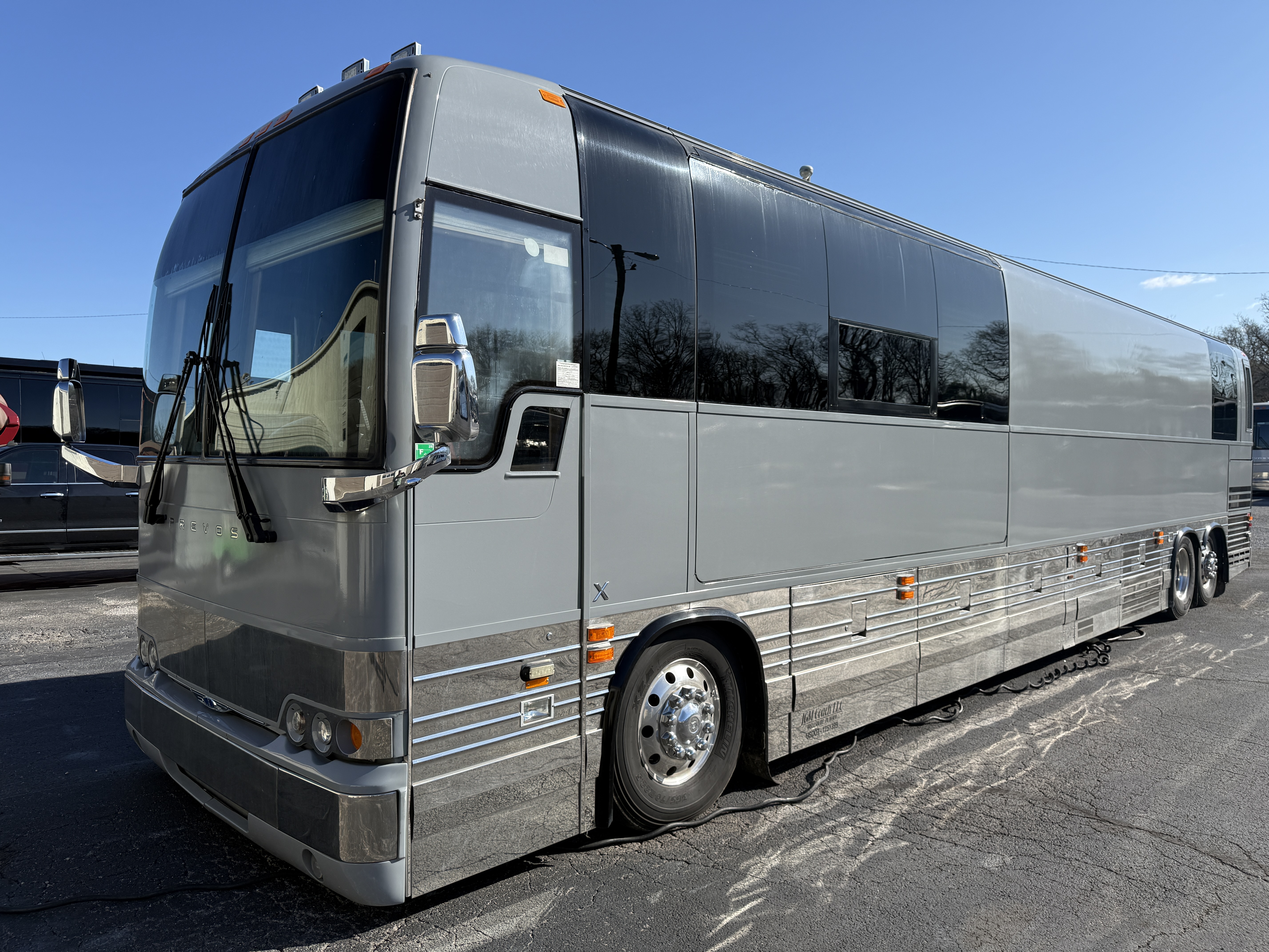 featured bus photo of Grouch