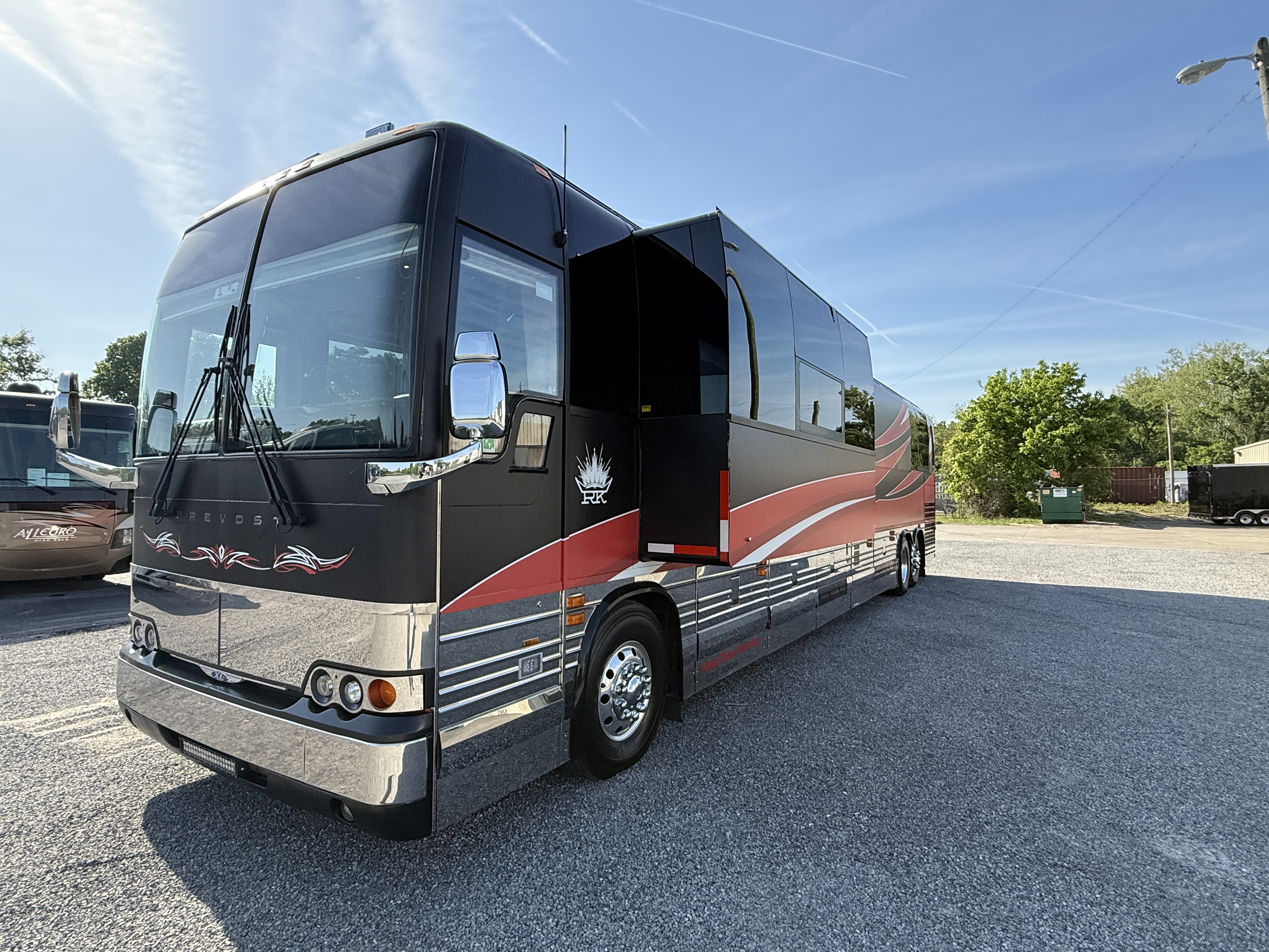 featured bus photo of HonkyTonk