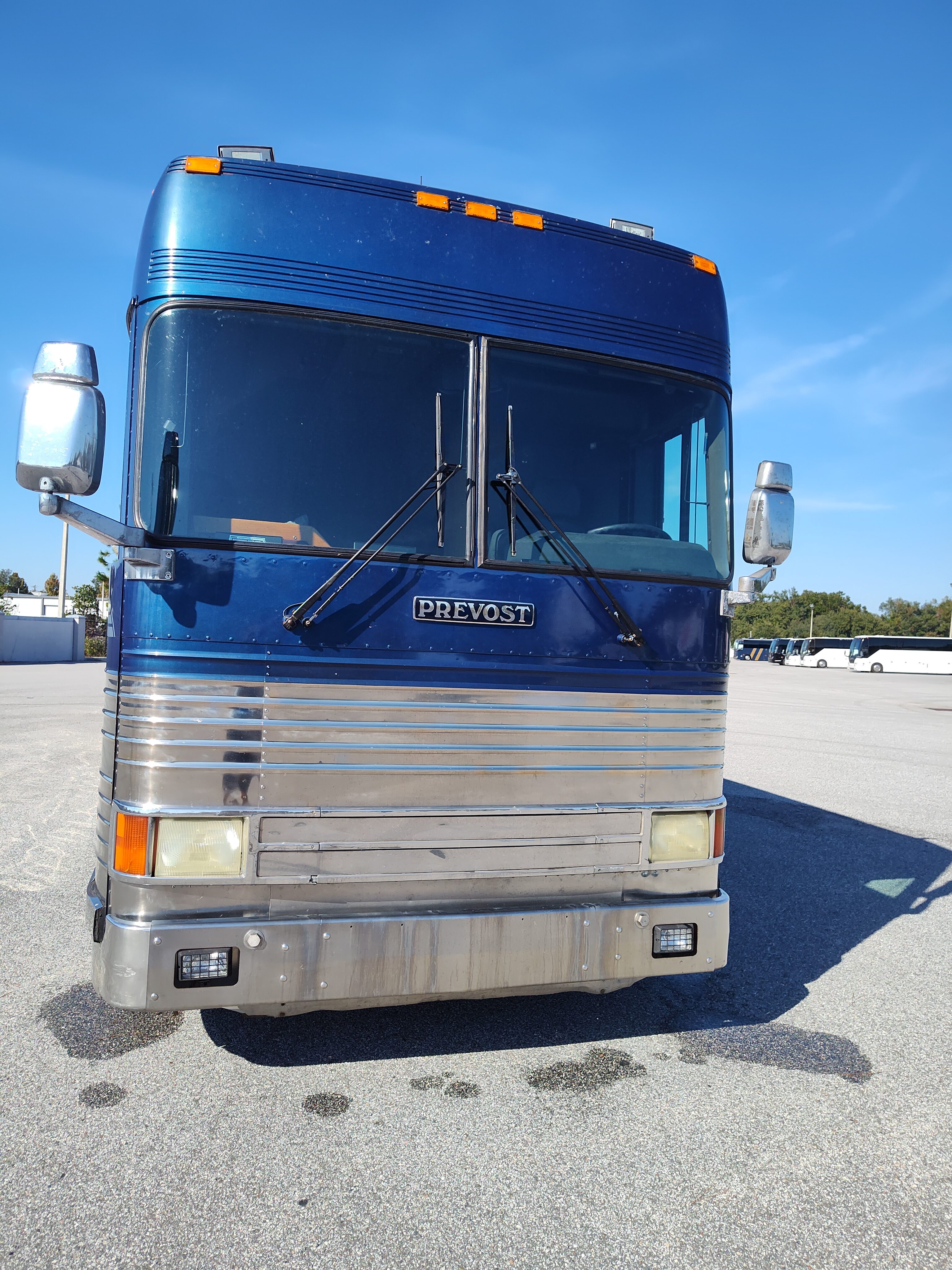 featured bus photo of 1998 Lodge Super Sleeper