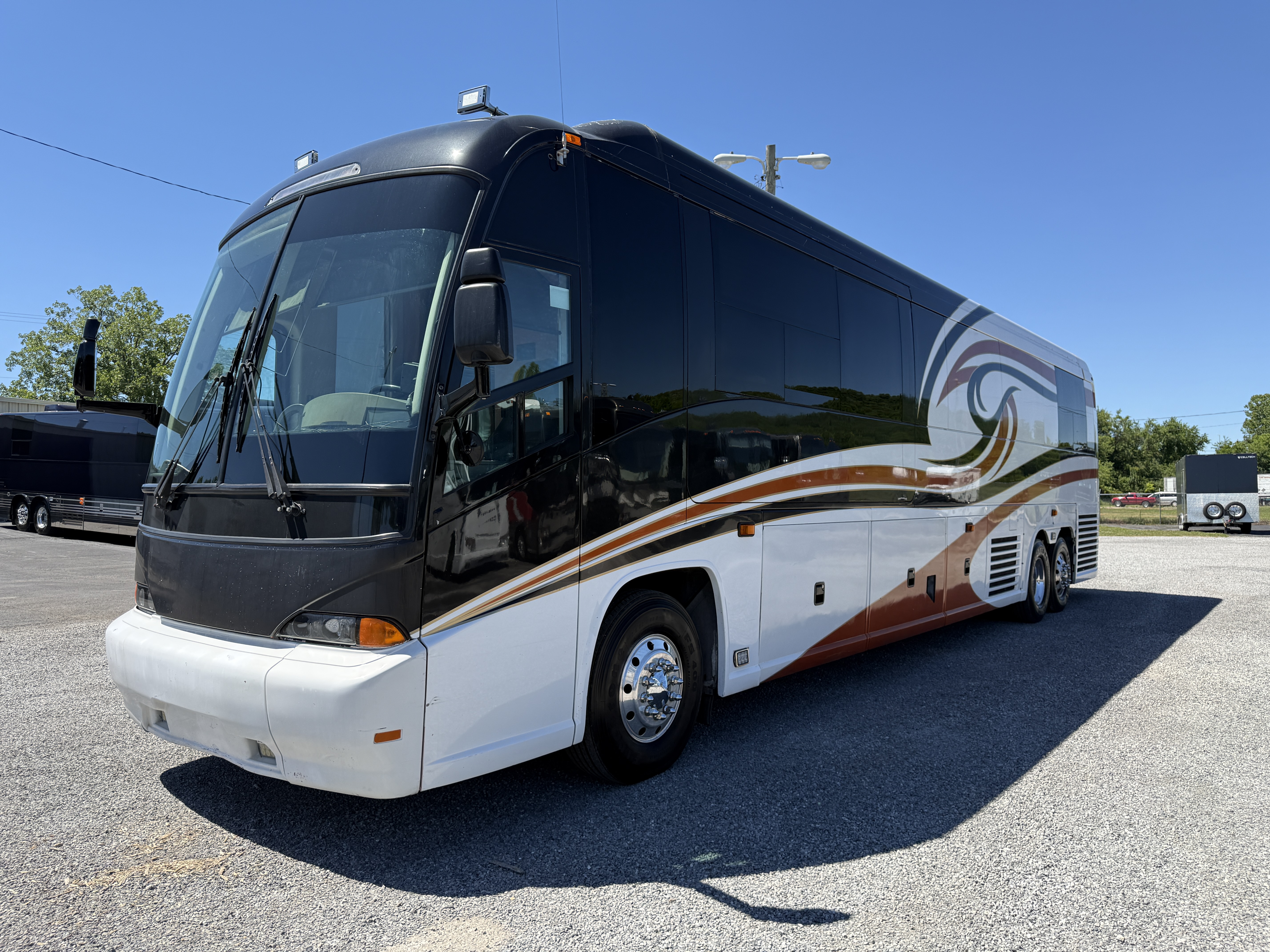 featured bus photo of Maxcat