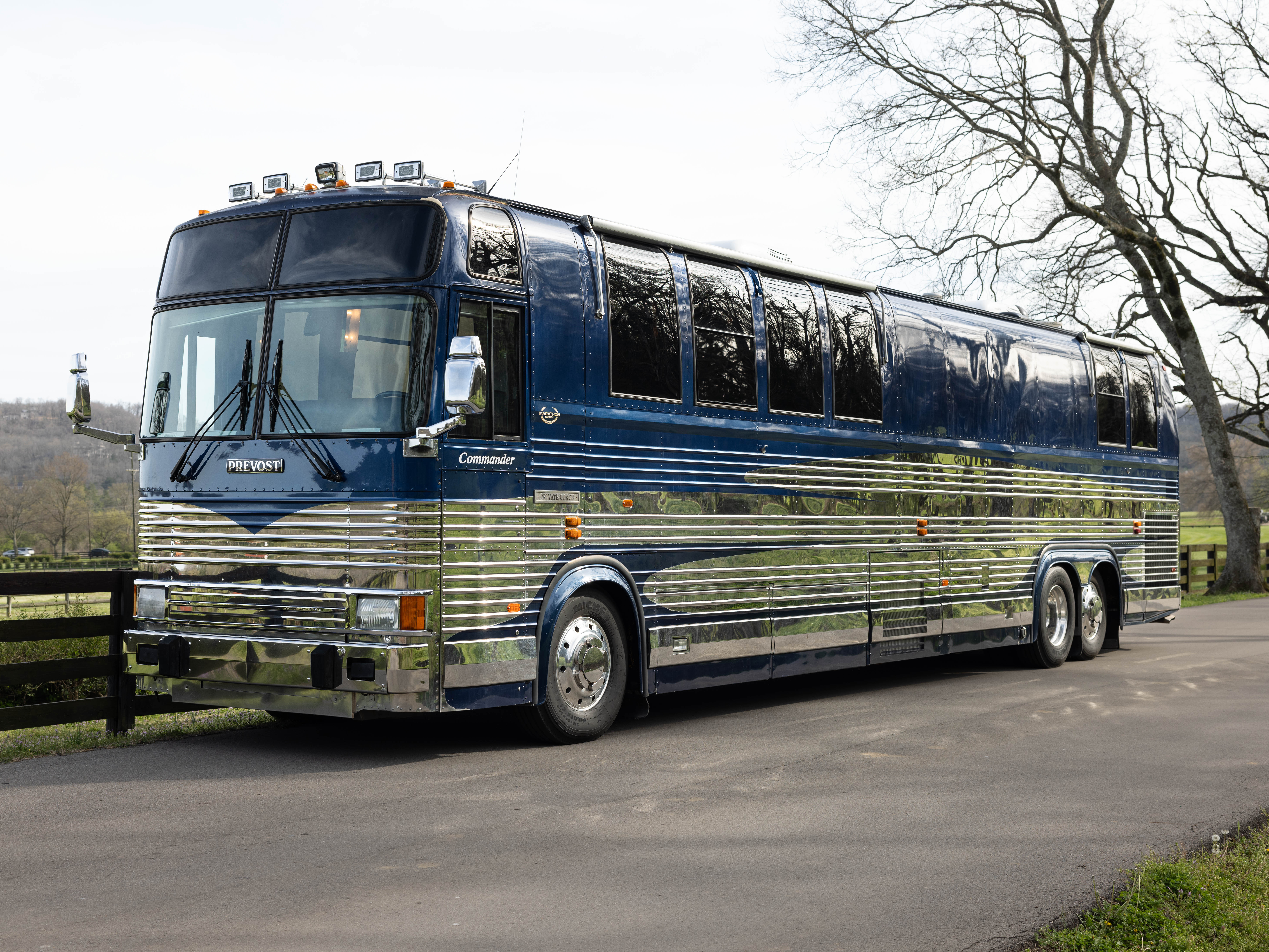 featured bus photo of Masheen