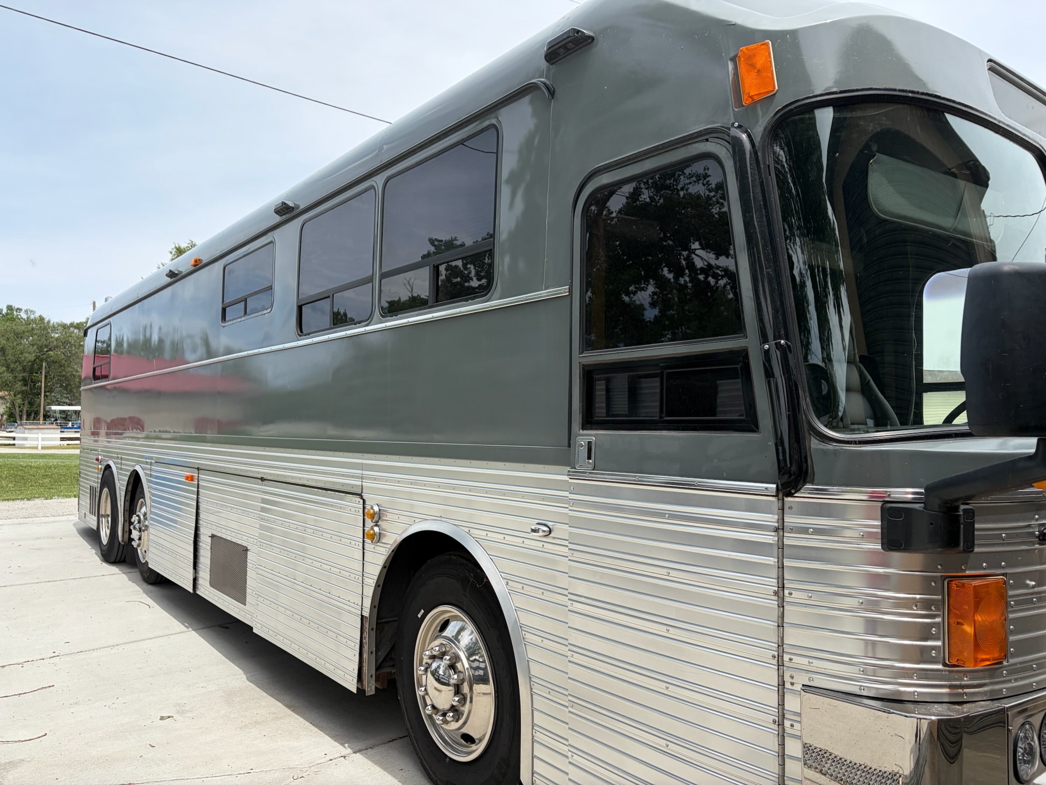 featured bus photo of Carl’s Eagle