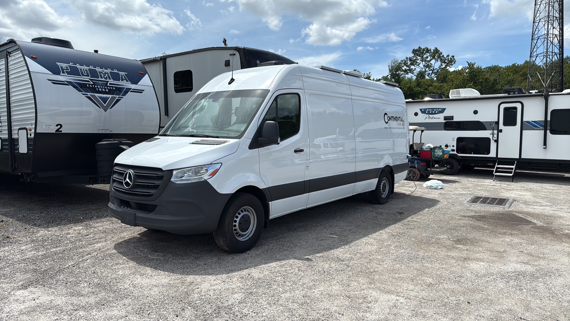 featured bus photo of Sprinter 6886